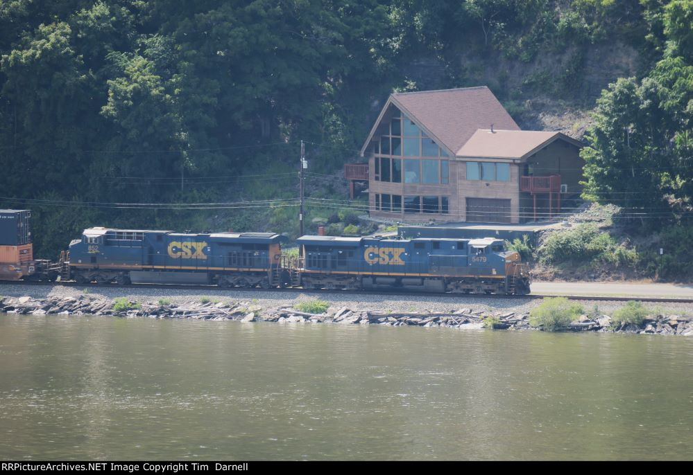 CSX 5479, 852 on I157